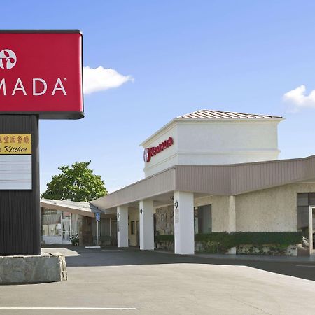 Hotel Ramada By Wyndham Torrance Exterior foto