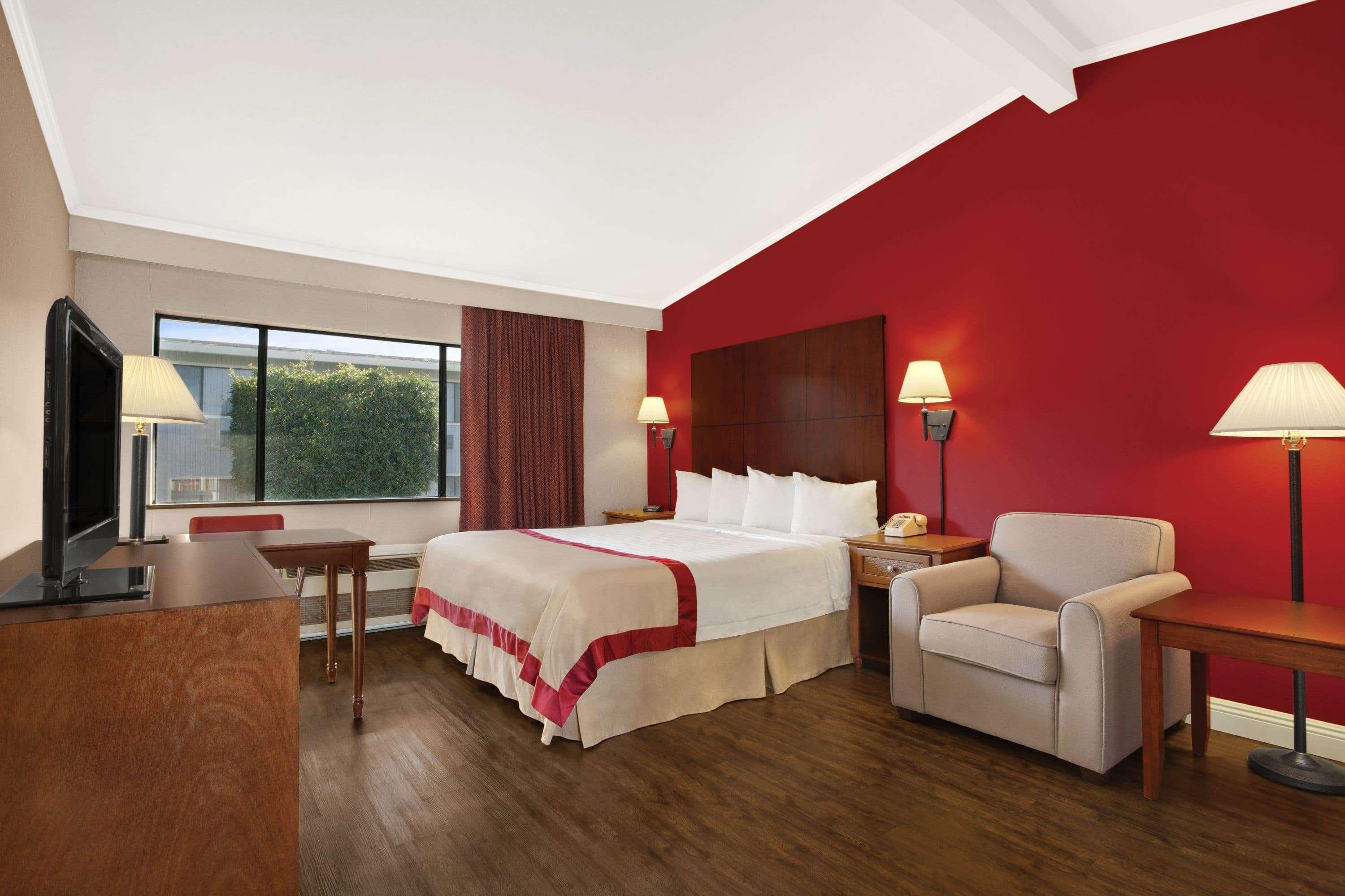 Hotel Ramada By Wyndham Torrance Exterior foto