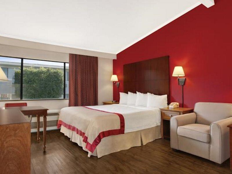 Hotel Ramada By Wyndham Torrance Exterior foto