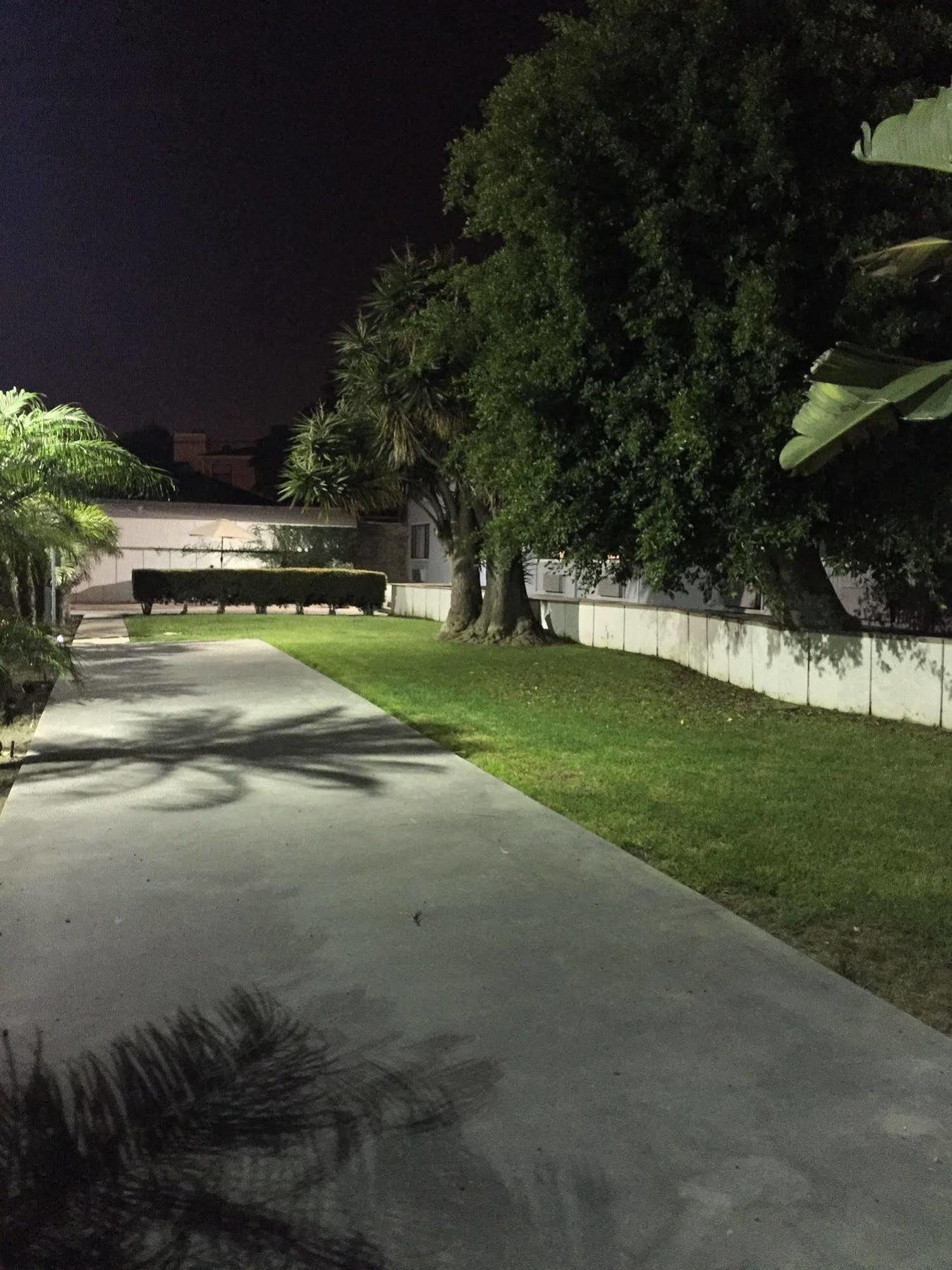Hotel Ramada By Wyndham Torrance Exterior foto